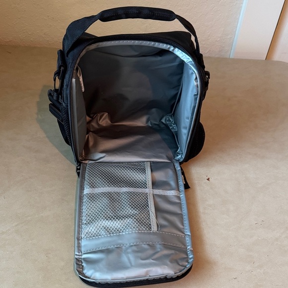 Rubbermaid Black and White Lunch Bag - Picture 3 of 4